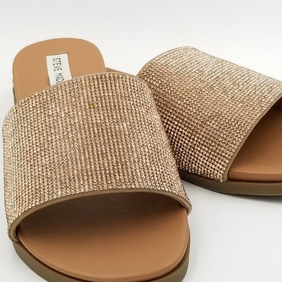 Steve Madden Shoes - Steve Madden "Karot" slides in Rose Gold. Ladies 9